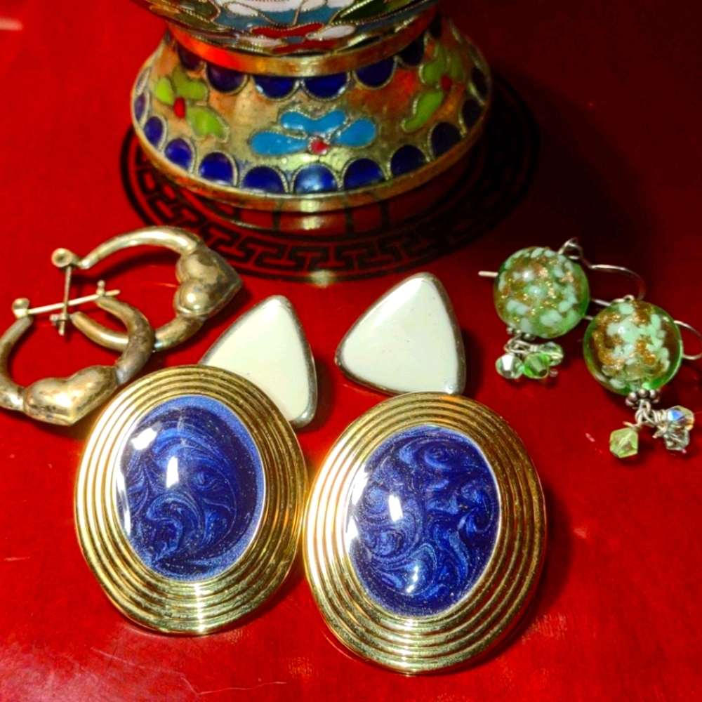 Beautiful lot of vintage earrings~4 pair